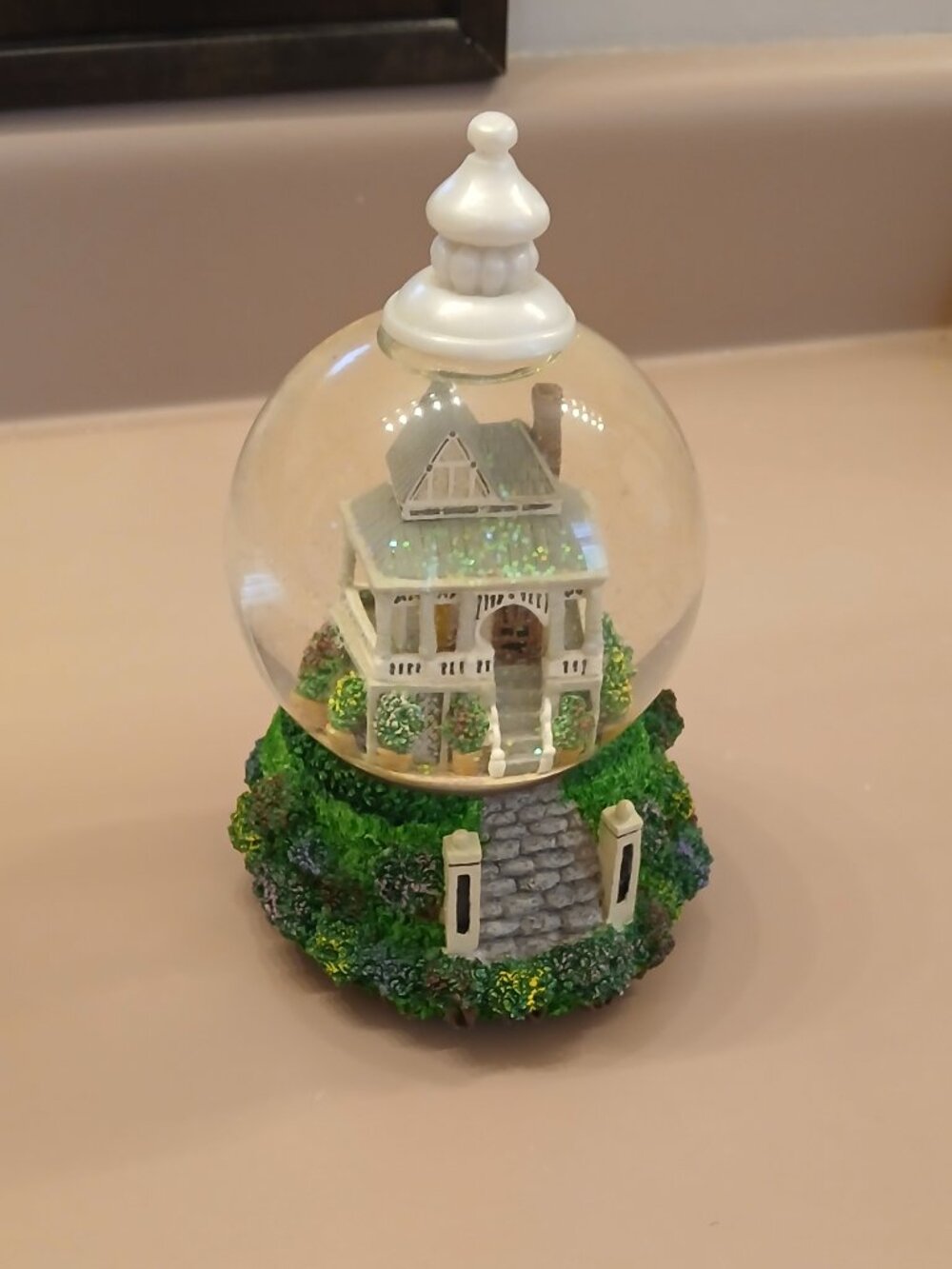 Vintage musical water globe